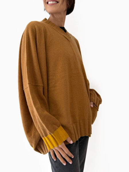 Contrast double pocket sweater