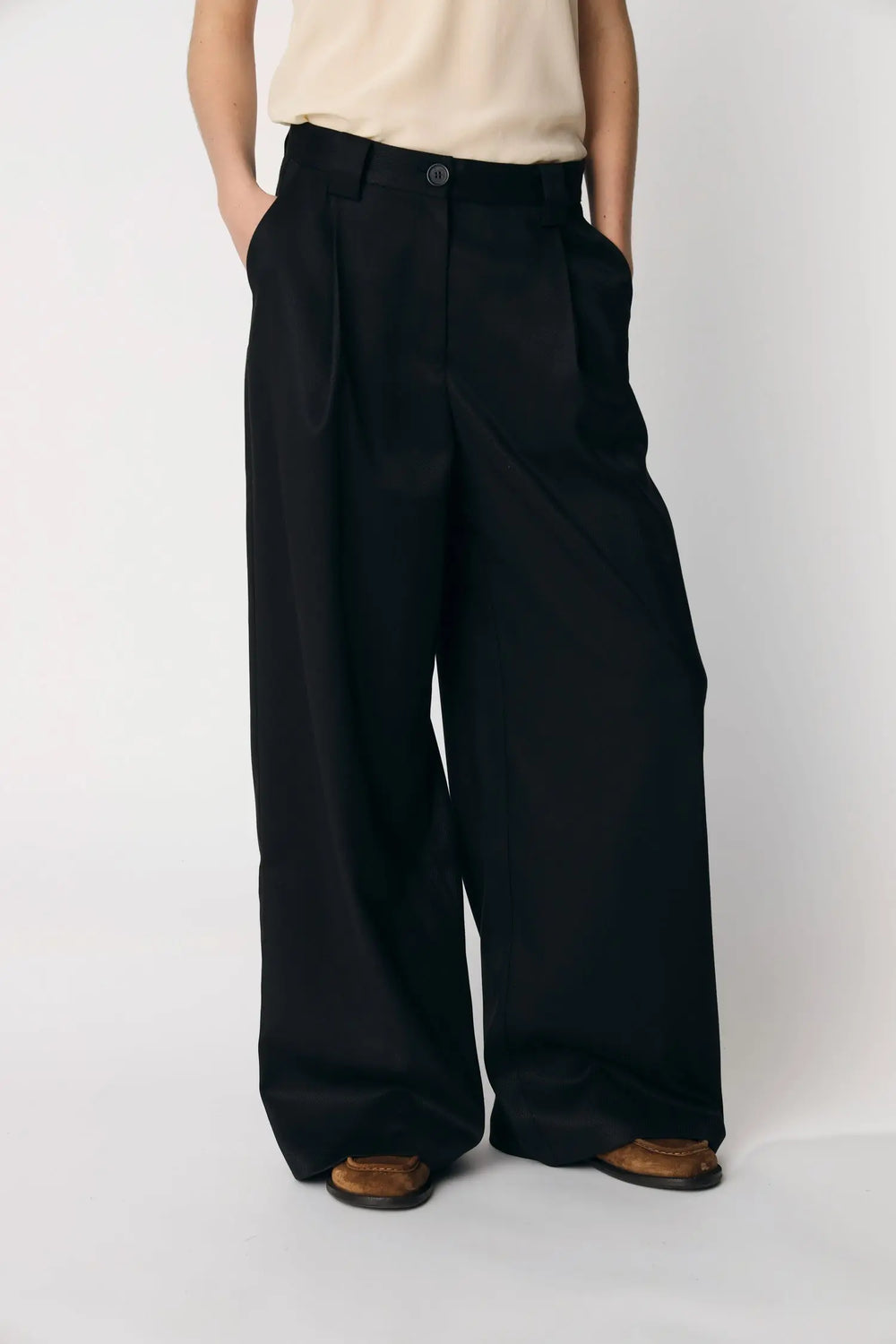 Mid Waist Loose Suiting Pant